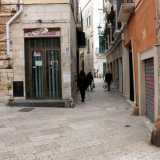 Per scovare la chiesa, da piazza Mercantile basta prendere la stretta via Francigena per poi girare subito a destra su strada Palazzo di Citt�...